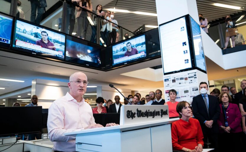 Cameron Barr at a newsroom gathering in May 2022 when The Washington Post won the Pulitzer Prize for public service. (Jabin Botsford/The Washington Post)