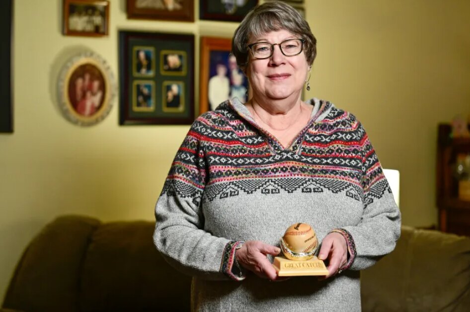 Ronda Haskins poses for a portrait at her home in Broomfield on Jan. 25 while holding the “Great Catch” award that was given to editors when they caught mistakes before the paper went to print. (Matthew Jonas/Staff Photographer)